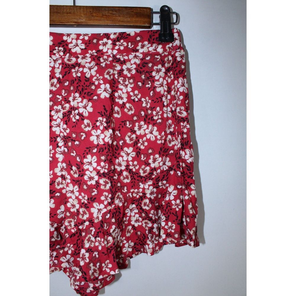 Kivari Women's XS Red White Floral Elastic Waist Rayon Shorts - Picture 3 of 10